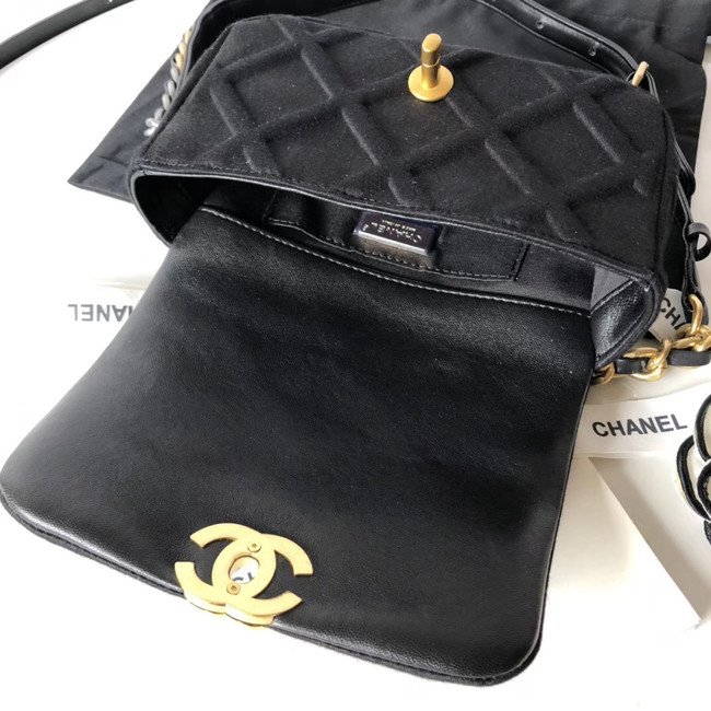 Chanel 19 Bodypack AS1163 black