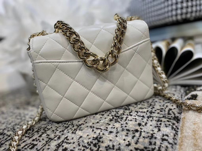 Chanel Lambskin flap bag AS1514 white