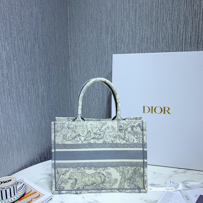 SMALL DIOR BOOK TOTE Embroidered M1296-3