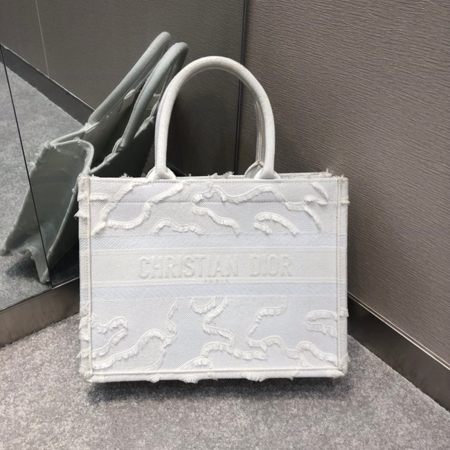 SMALL DIOR BOOK TOTE Embroidered M1296-5