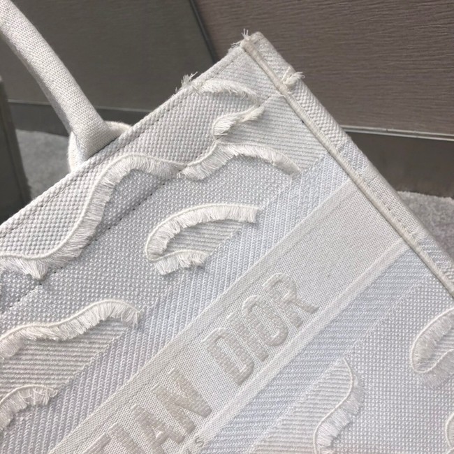 SMALL DIOR BOOK TOTE Embroidered M1296-5