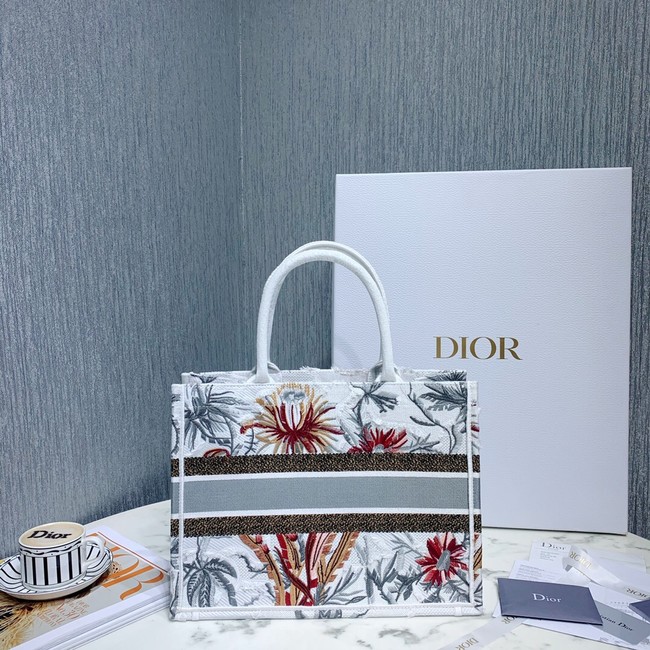 SMALL DIOR BOOK TOTE Embroidered M1296-7