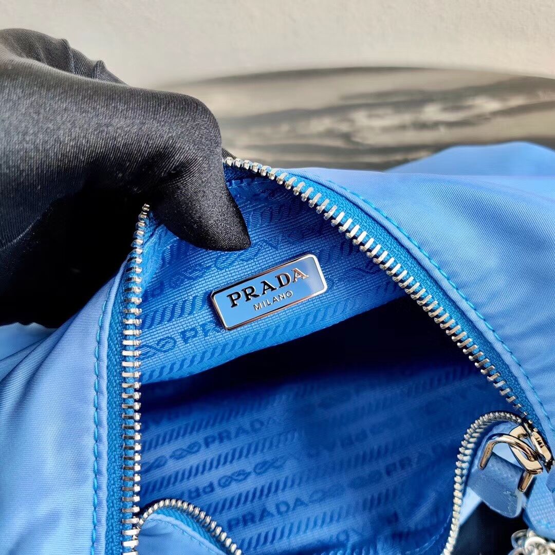Prada Re-Edition 2005 nylon shoulder bag 1BH172 blue