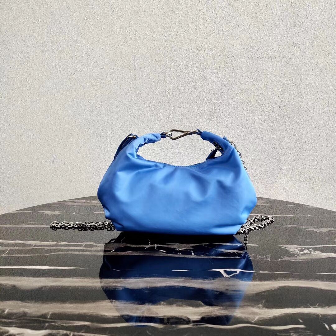Prada Re-Edition 2005 nylon shoulder bag 1BH172 blue