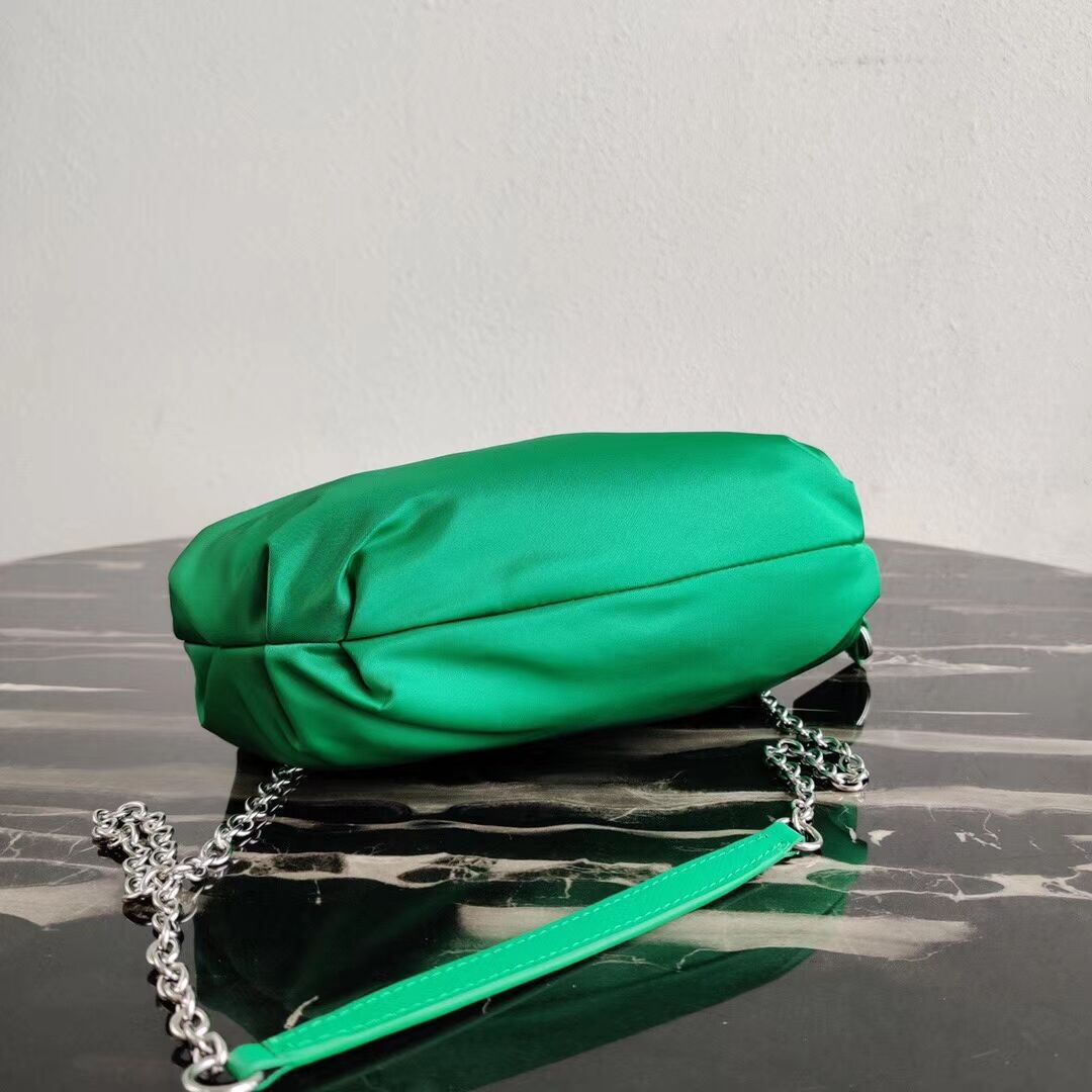 Prada Re-Edition 2005 nylon shoulder bag 1BH172 green