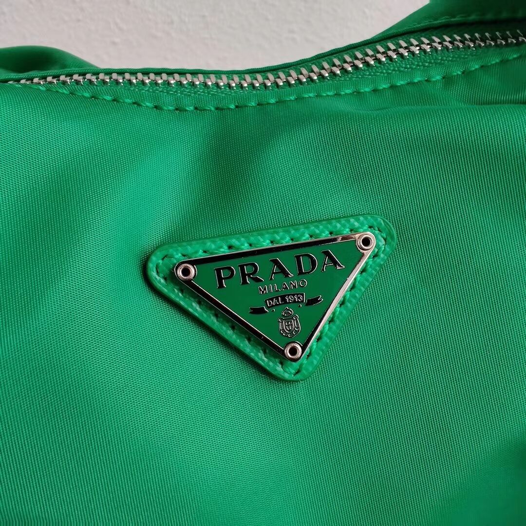 Prada Re-Edition 2005 nylon shoulder bag 1BH172 green