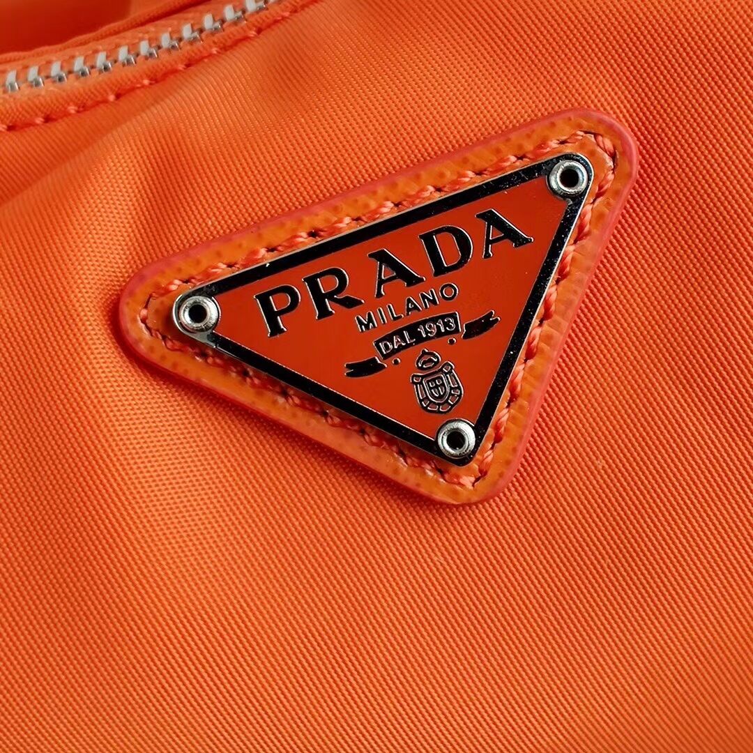 Prada Re-Edition 2005 nylon shoulder bag 1BH172 orange