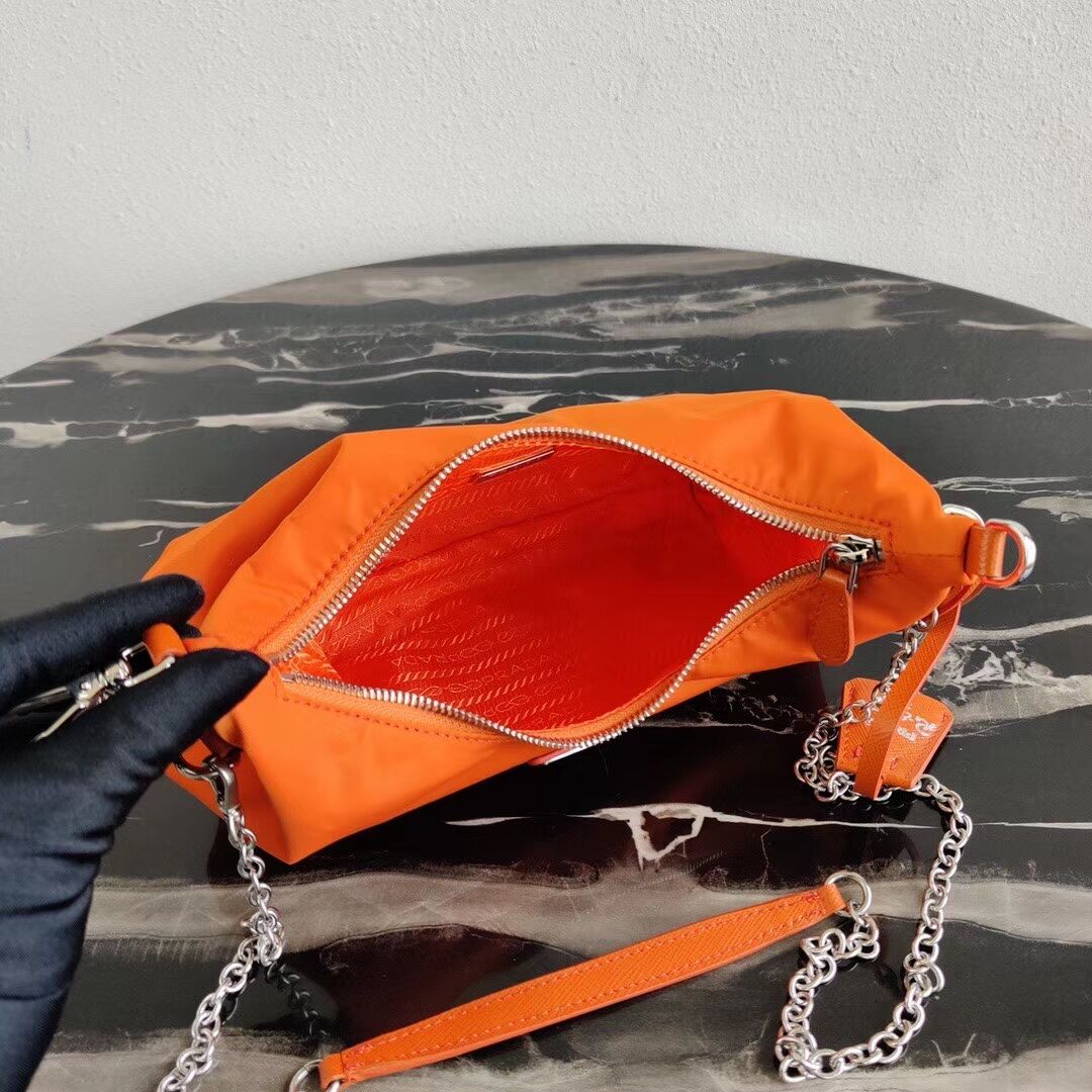 Prada Re-Edition 2005 nylon shoulder bag 1BH172 orange