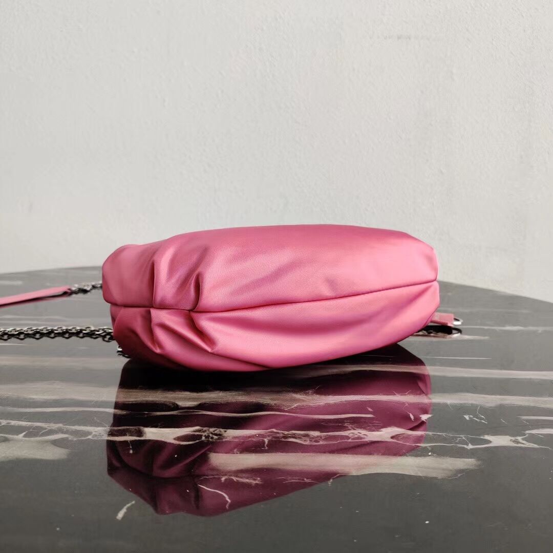 Prada Re-Edition 2005 nylon shoulder bag 1BH172 pink