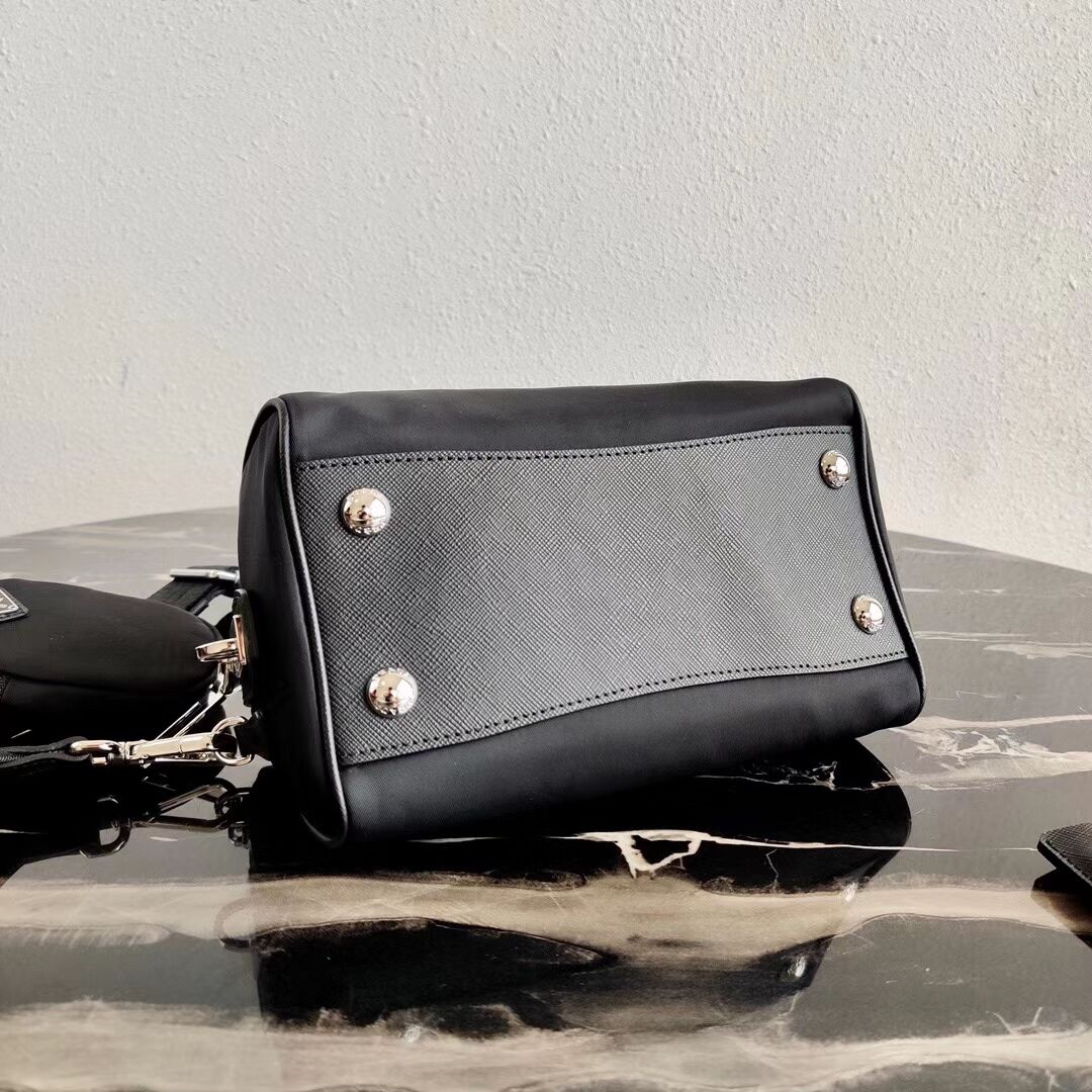 Prada Re-Edition 2005 top-handle bag 1PR846 black