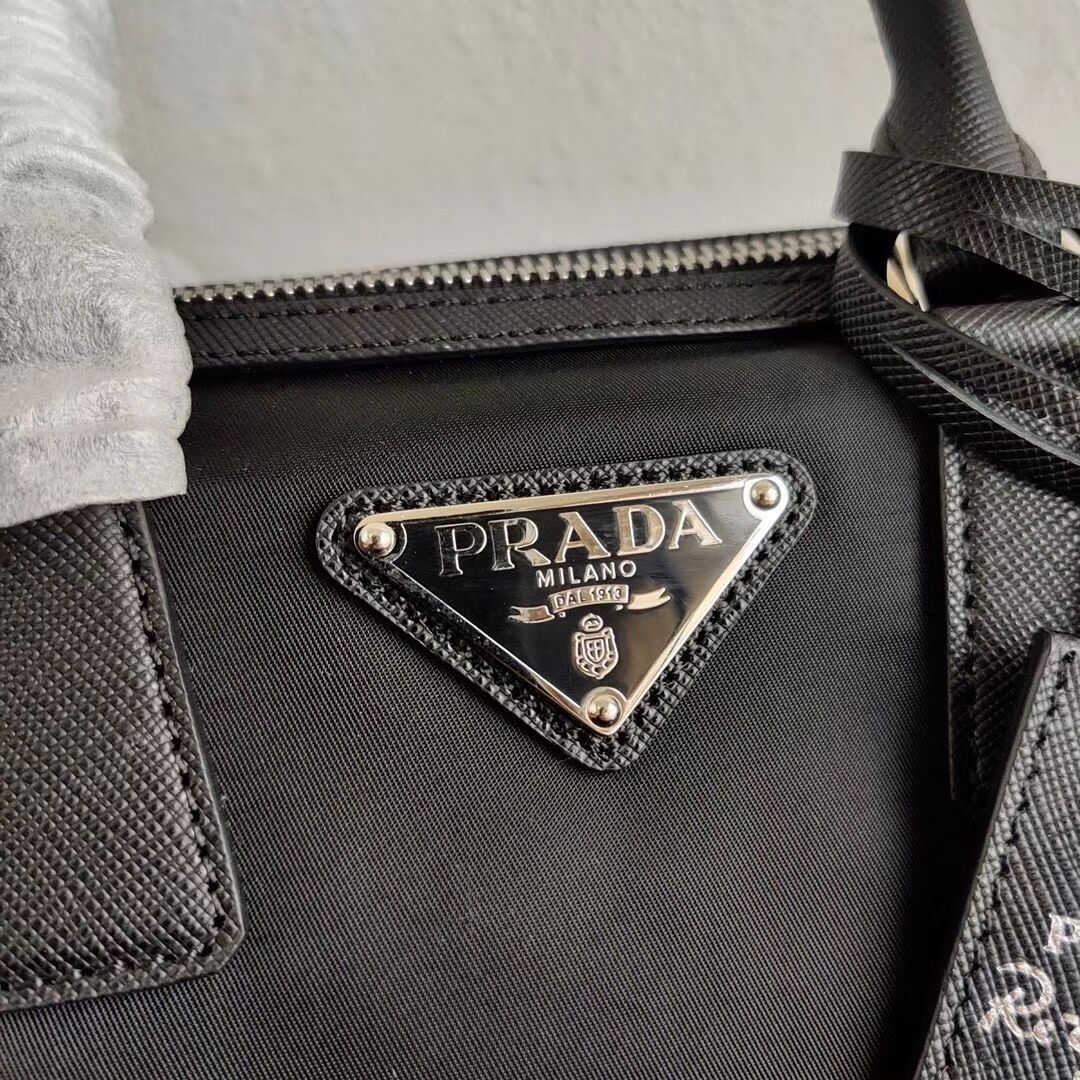 Prada Re-Edition 2005 top-handle bag 1PR846 black