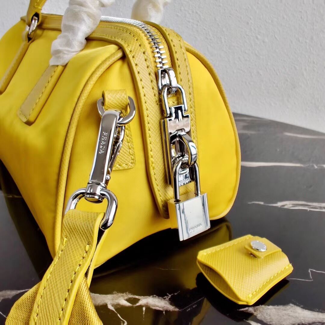 Prada Re-Edition 2005 top-handle bag 1PR846 yellow