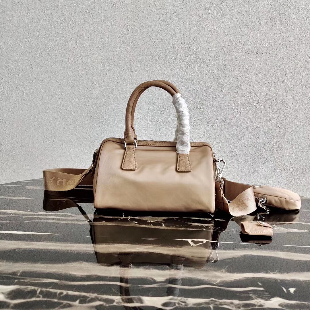 Prada Re-Edition 2005 top-handle bag 1PR846 apricot