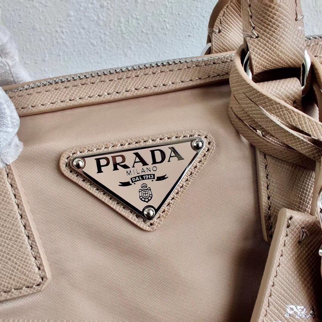 Prada Re-Edition 2005 top-handle bag 1PR846 apricot
