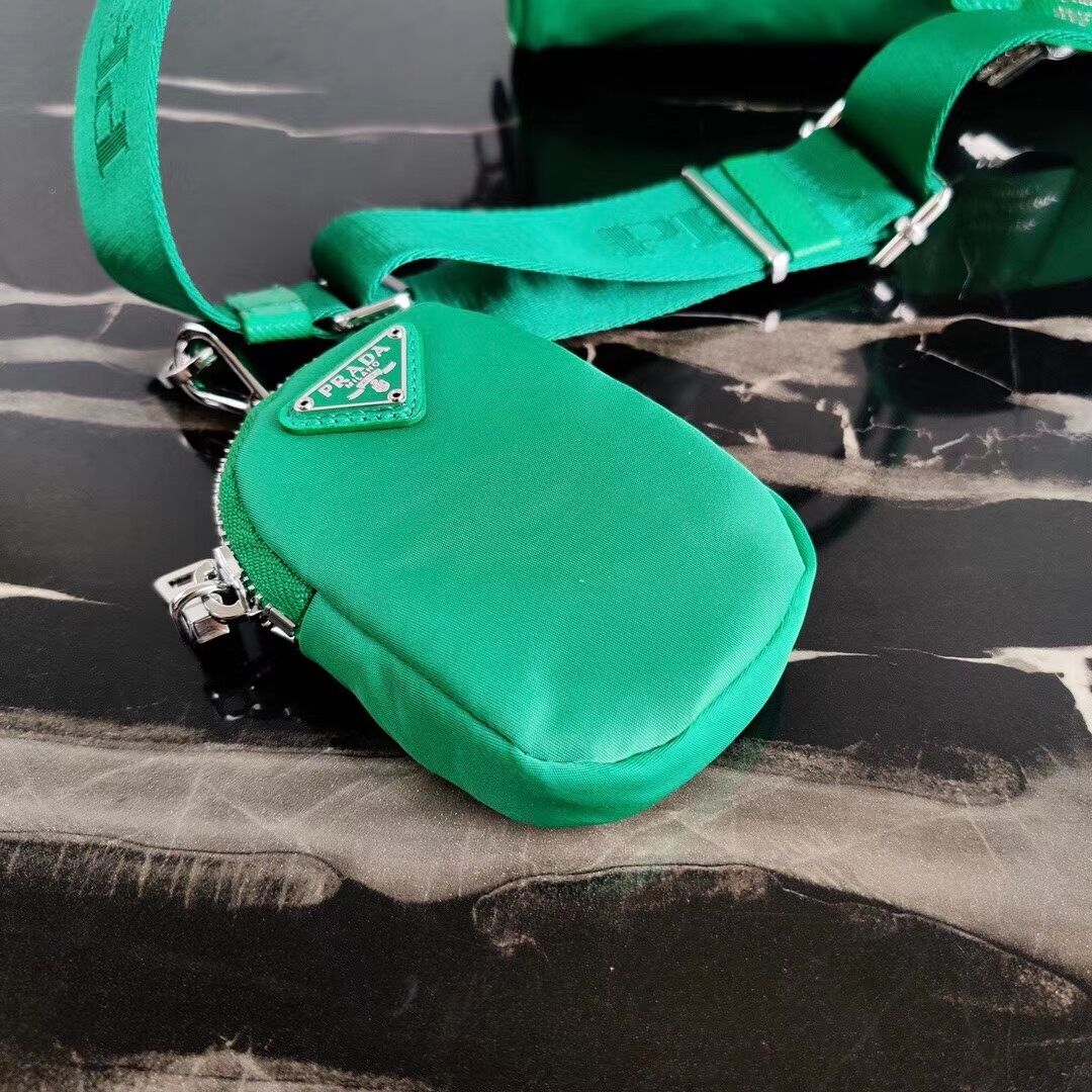 Prada Re-Edition 2005 top-handle bag 1PR846 green