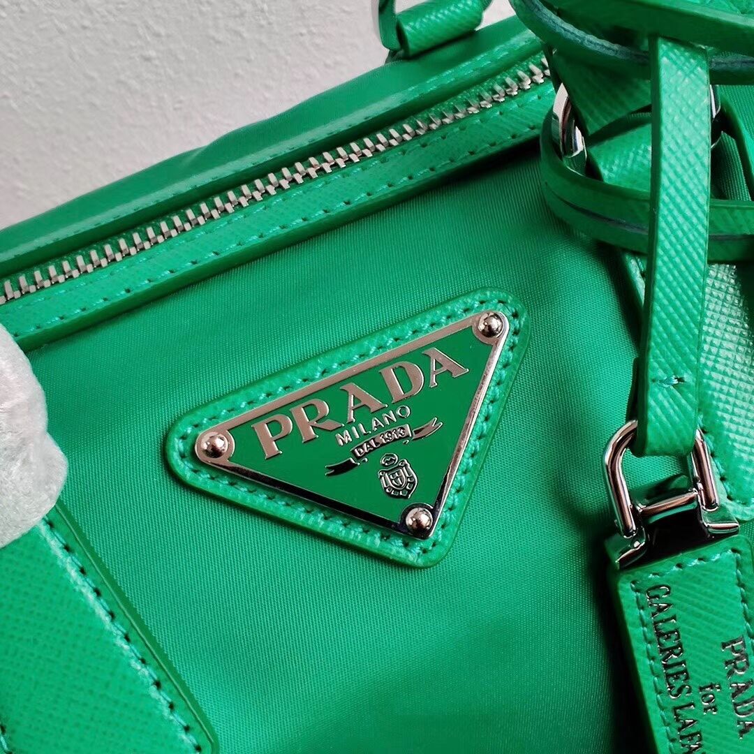 Prada Re-Edition 2005 top-handle bag 1PR846 green