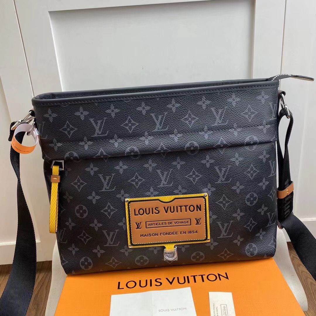 Louis Vuitton Original Leather Monogram Eclipse Messenger PM Voyager M48219 Coffee