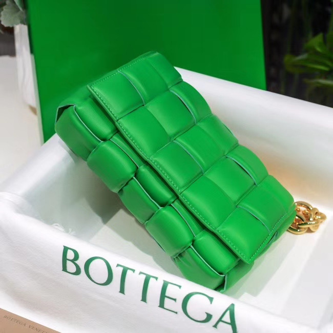 Bottega Veneta THE CHAIN CASSETTE Expedited Delivery 631421 green