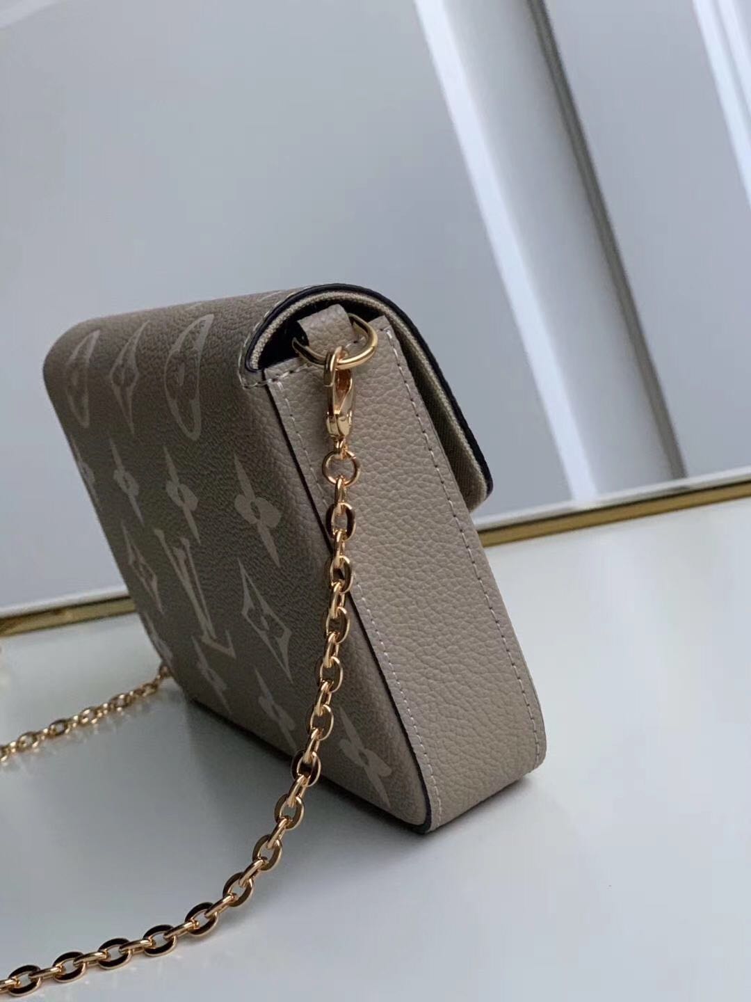 Louis Vuitton Original POCHETTE FELICIE Chain Bag M69977 grey