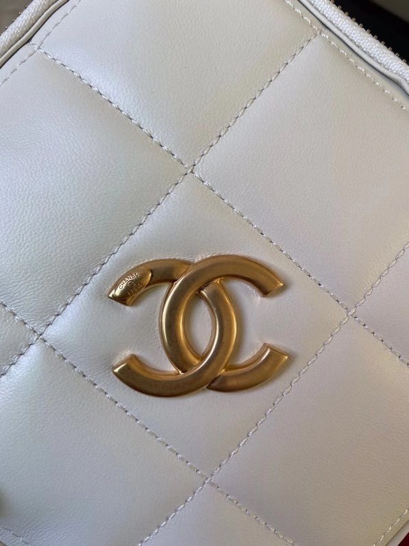Chanel small diamond bag Grained Calfskin & Gold-Tone Metal AS2201 White
