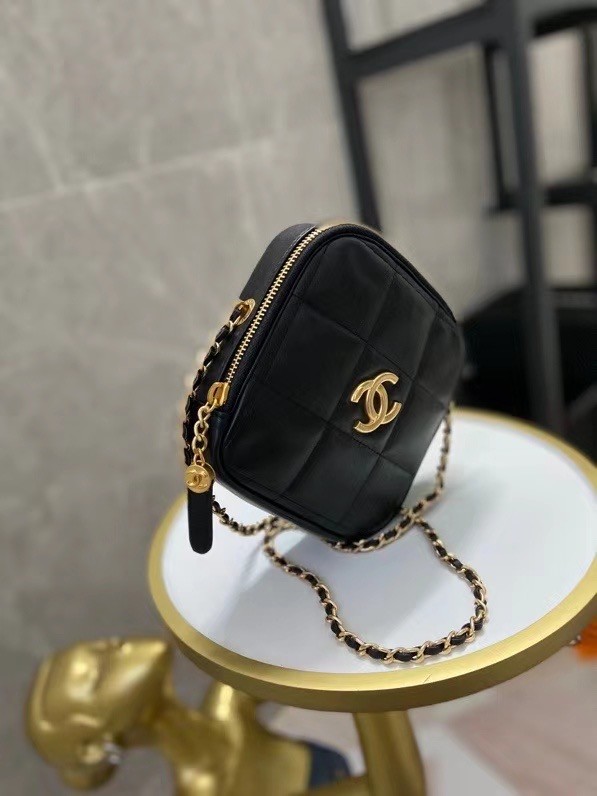 Chanel small diamond bag Grained Calfskin & Gold-Tone Metal AS2201 black