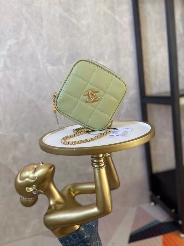 Chanel small diamond bag Grained Calfskin & Gold-Tone Metal AS2201 green