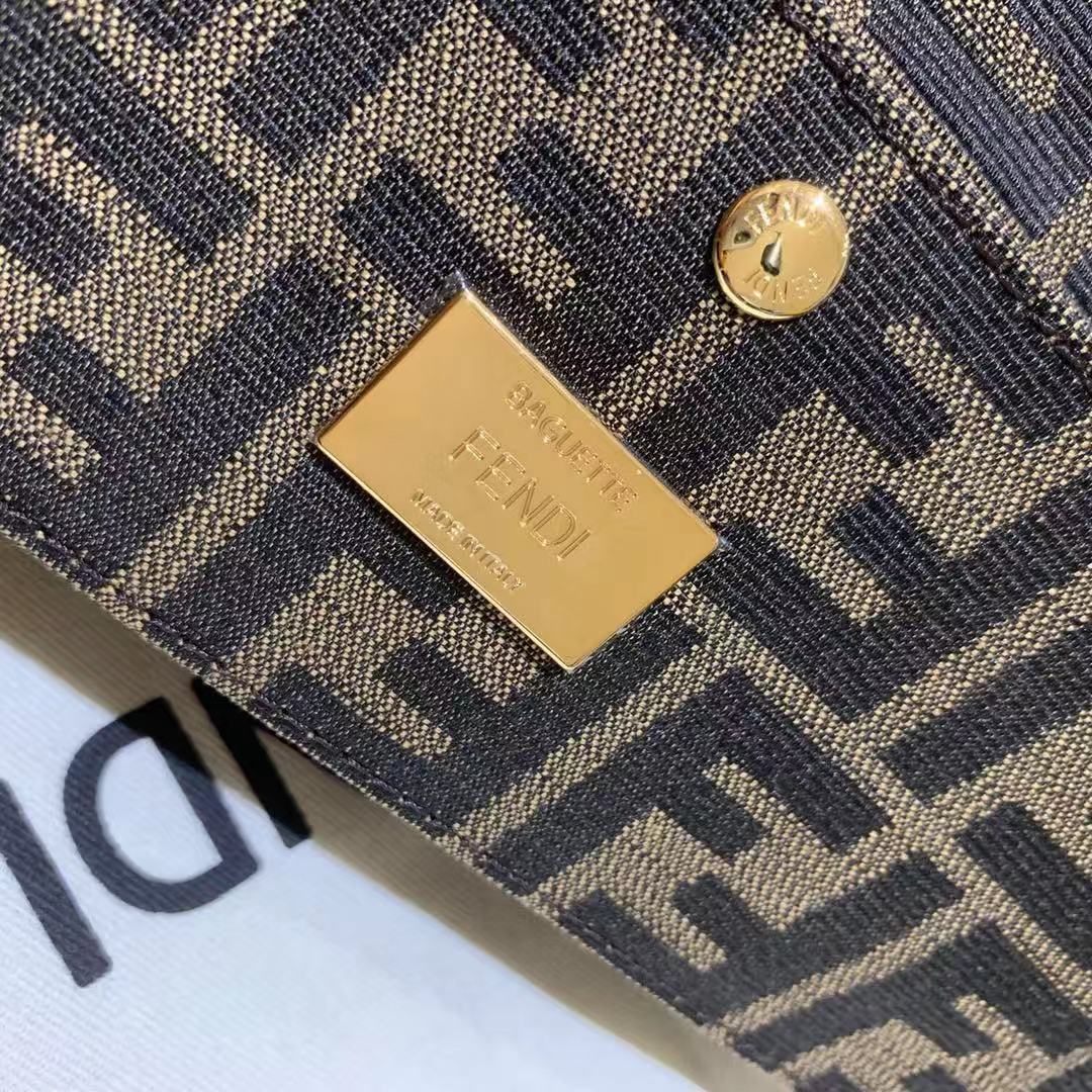 Fendi BAGUETTE fabric bag F2468