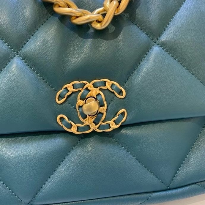 Chanel 19 flap bag AS1160 drak green