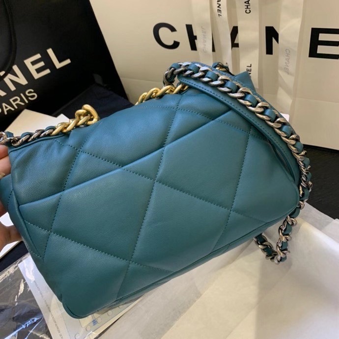 Chanel 19 flap bag AS1160 drak green