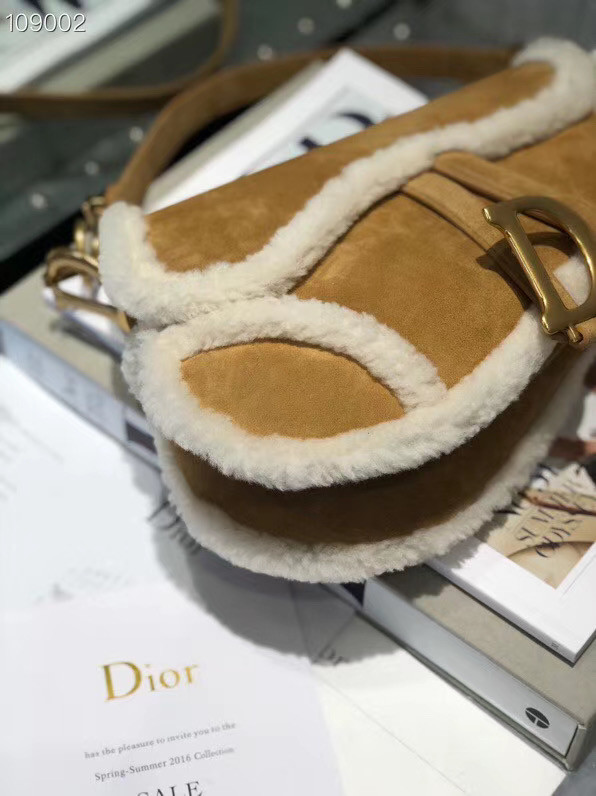 DIOR SADDLE BAG Camel-Colored Shearling M0446C