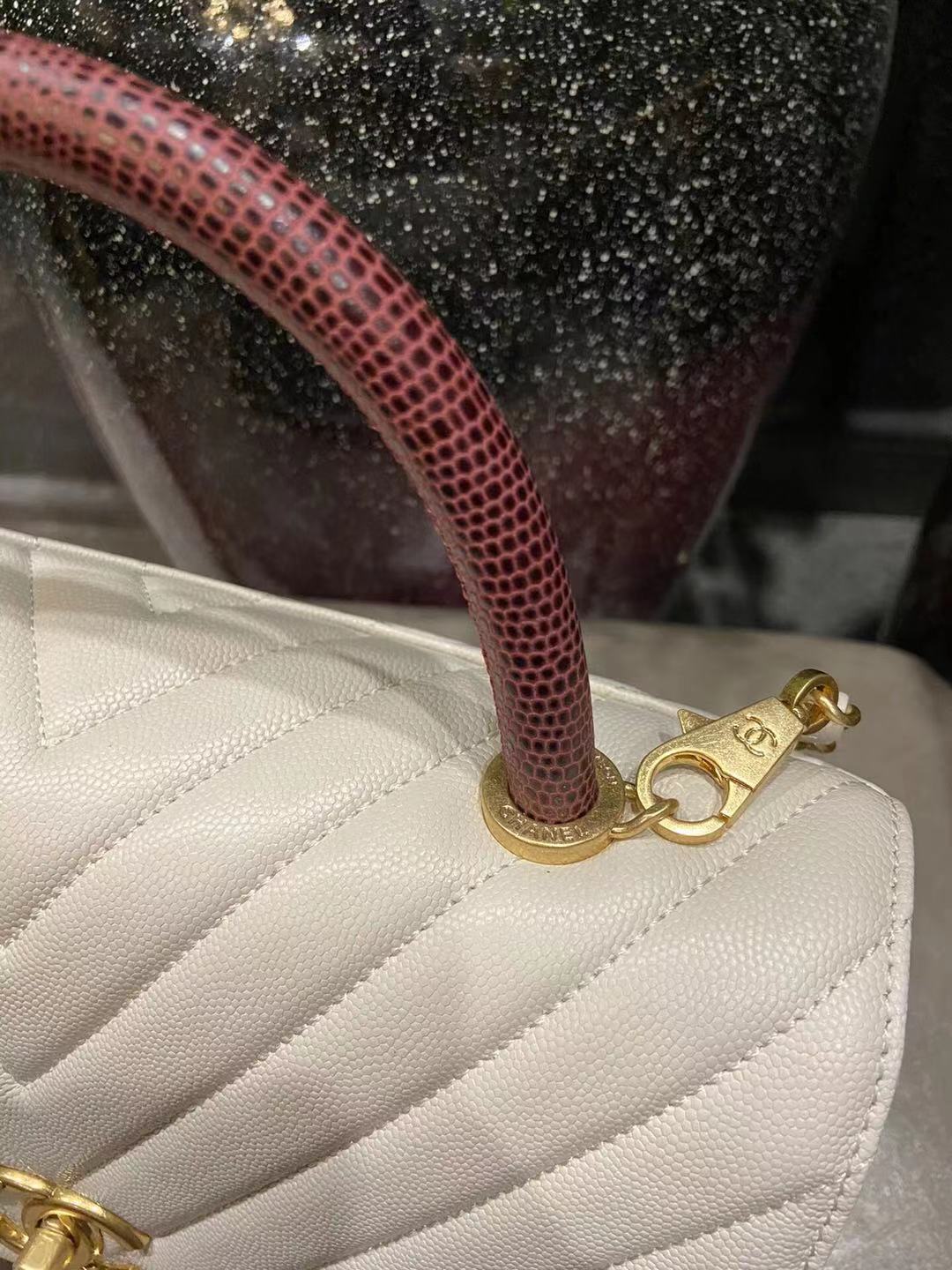 Chanel flap bag with red top handle V92991 white