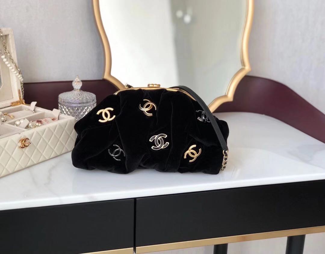 Chanel clutch AS2137 black