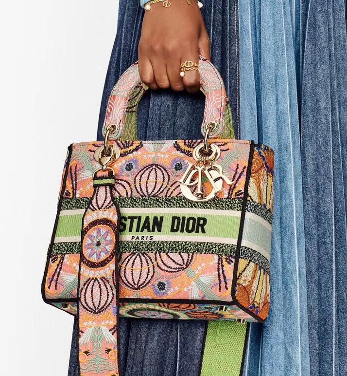 DIOR MEDIUM LADY D-LITE BAG Multicolor Tie & Dior Embroidery M0565OJb