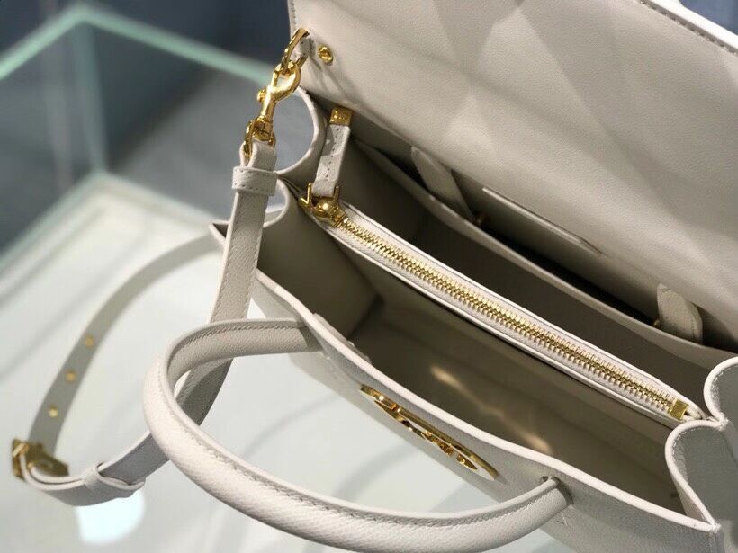 DIOR MEDIUM ST HONORE TOTE Grained Calfskin M9321UMBA white