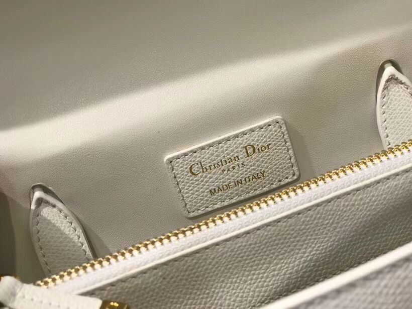 DIOR MEDIUM ST HONORE TOTE Grained Calfskin M9321UMBA white