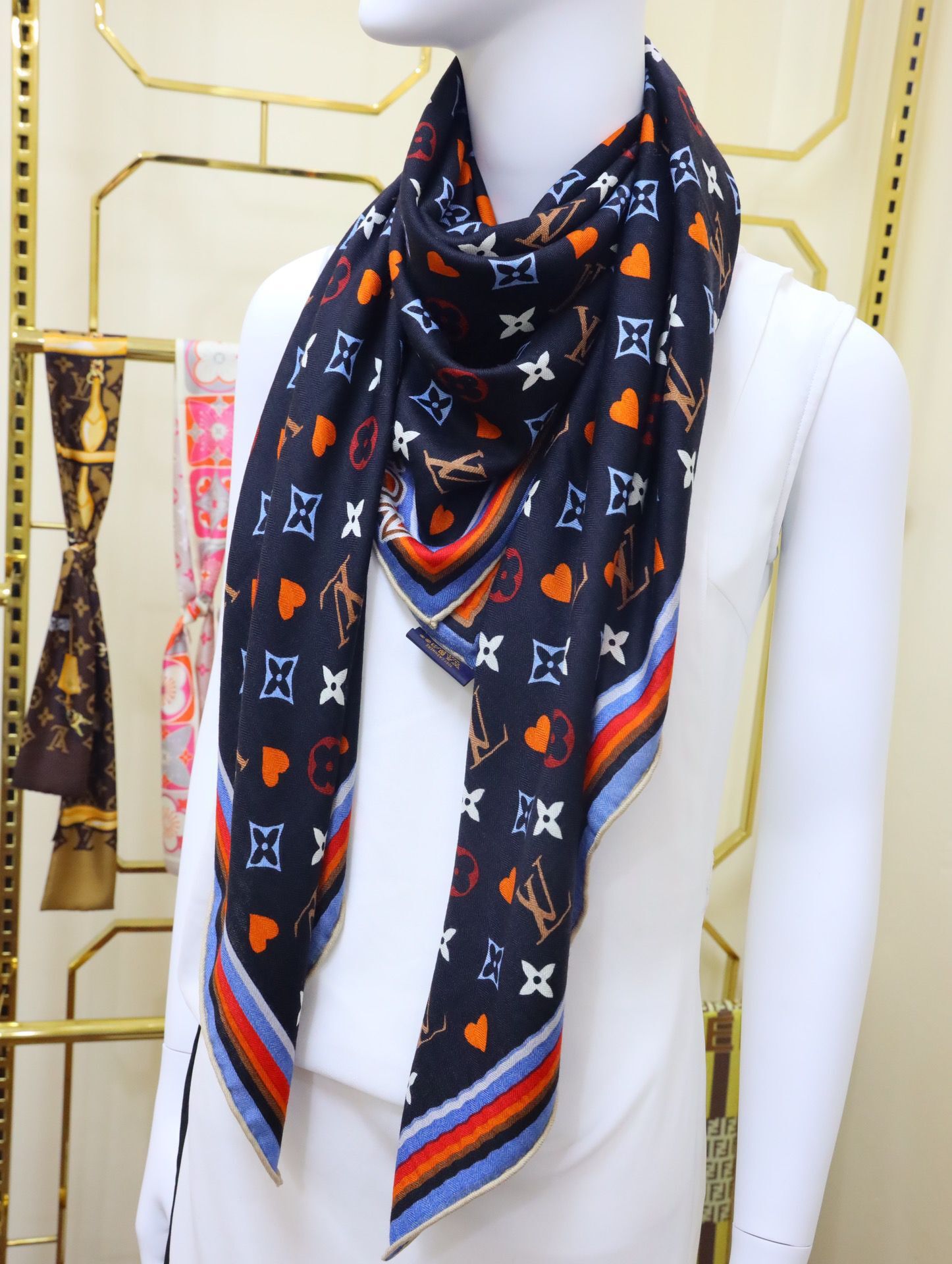 Louis Vuitton Scarf CS2368 Black