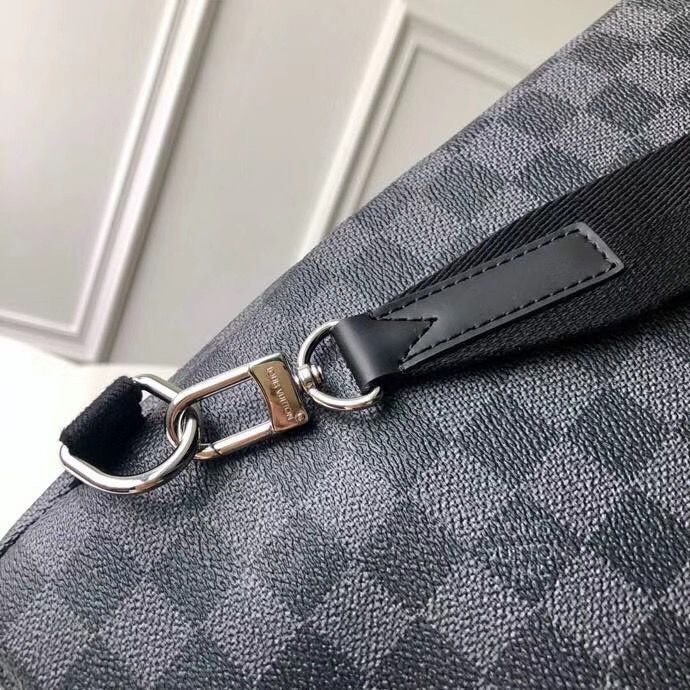 Louis Vuitton AVENUE SLING Original Leather Bag N41719