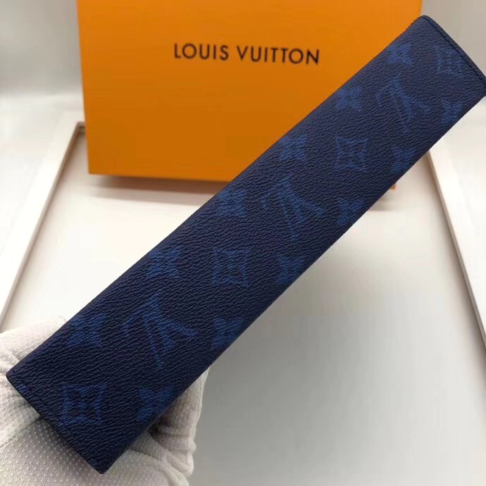 Louis Vuitton M61692  POCHETTE VOYAGE MM