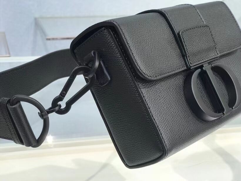 30 MONTAIGNE BOX BAG Black Ultramatte Grained Calfskin M9204S