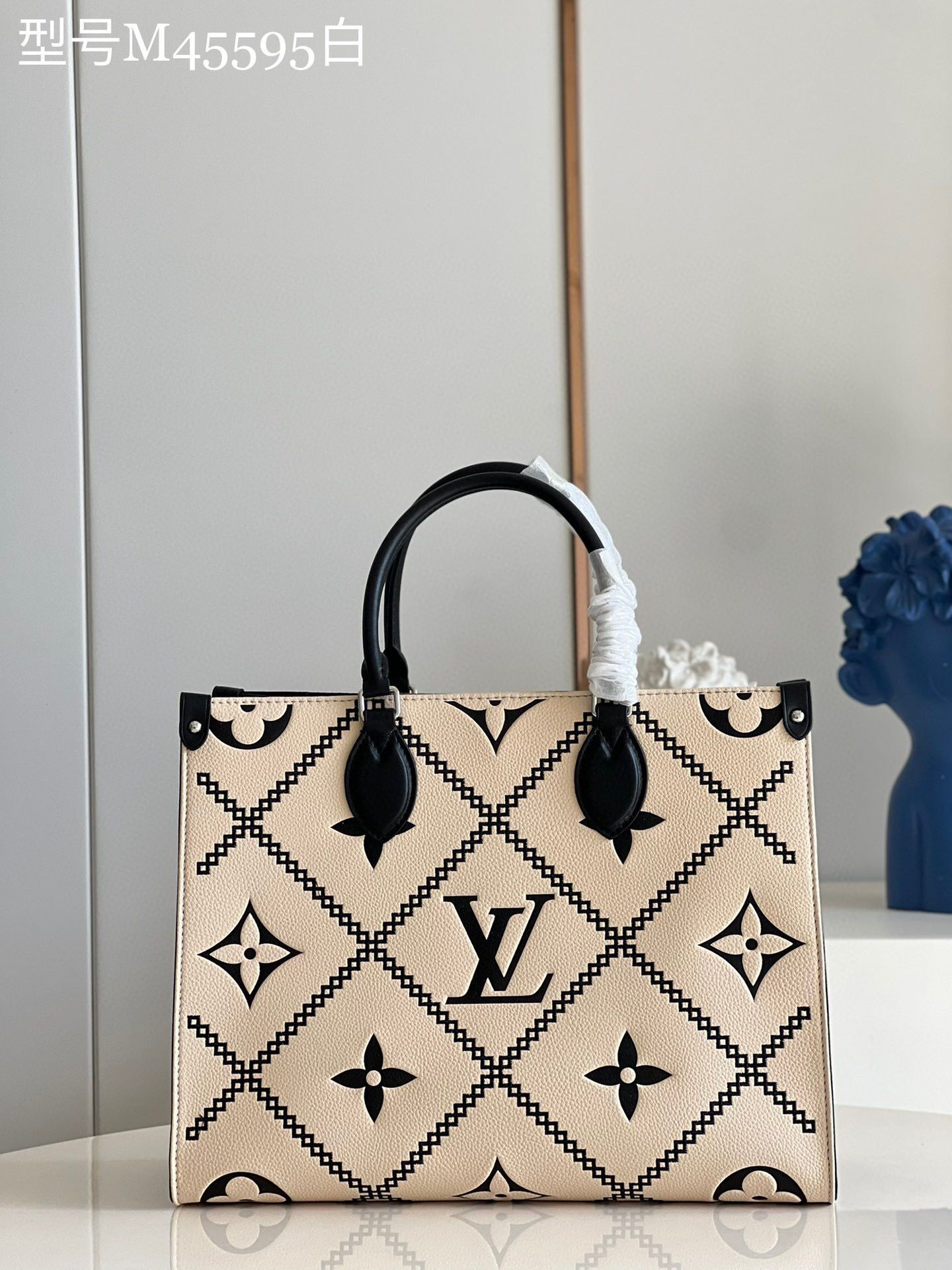 Louis Vuitton ONTHEGO MM M45595 White