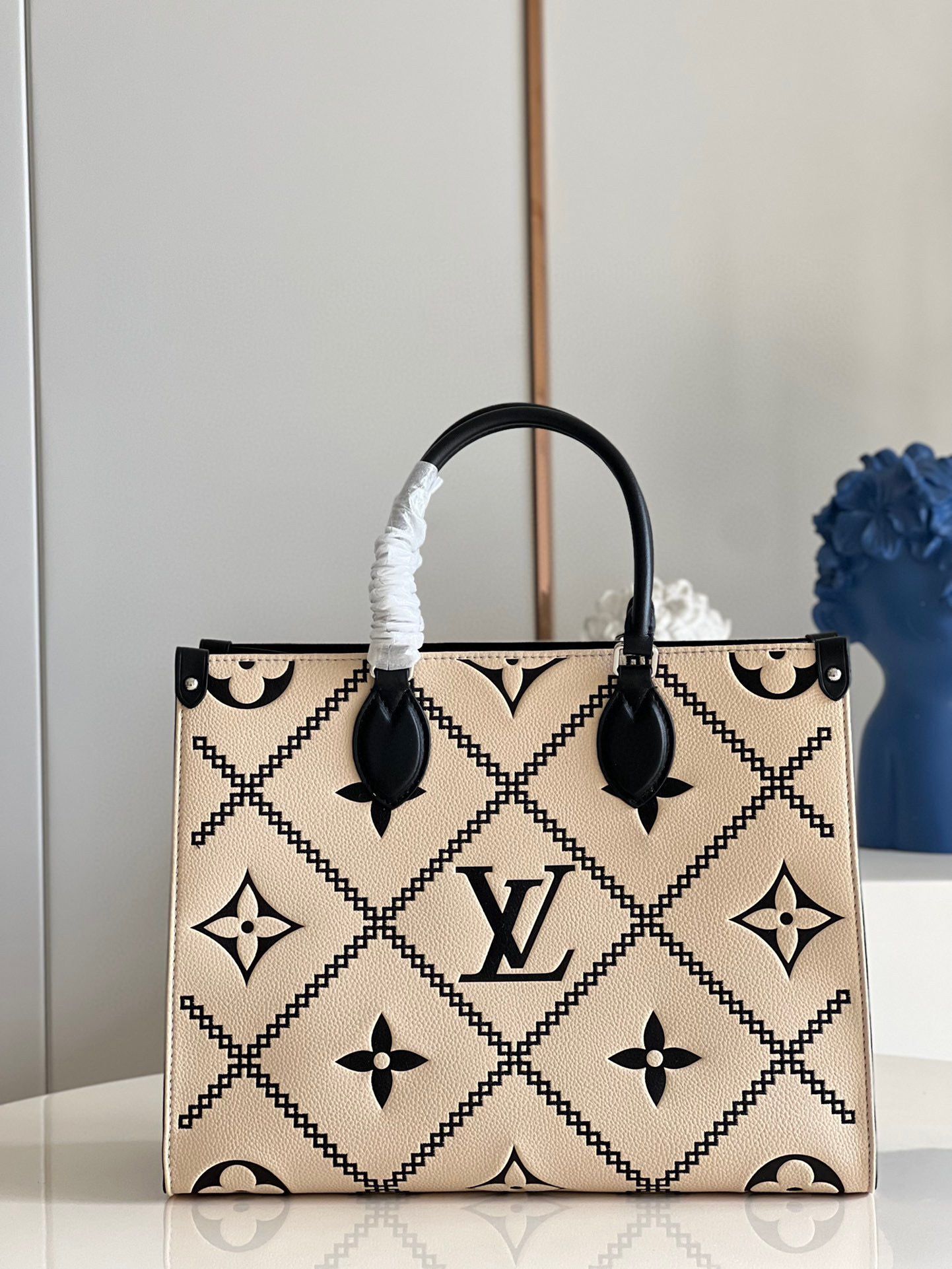 Louis Vuitton ONTHEGO MM M45595 White