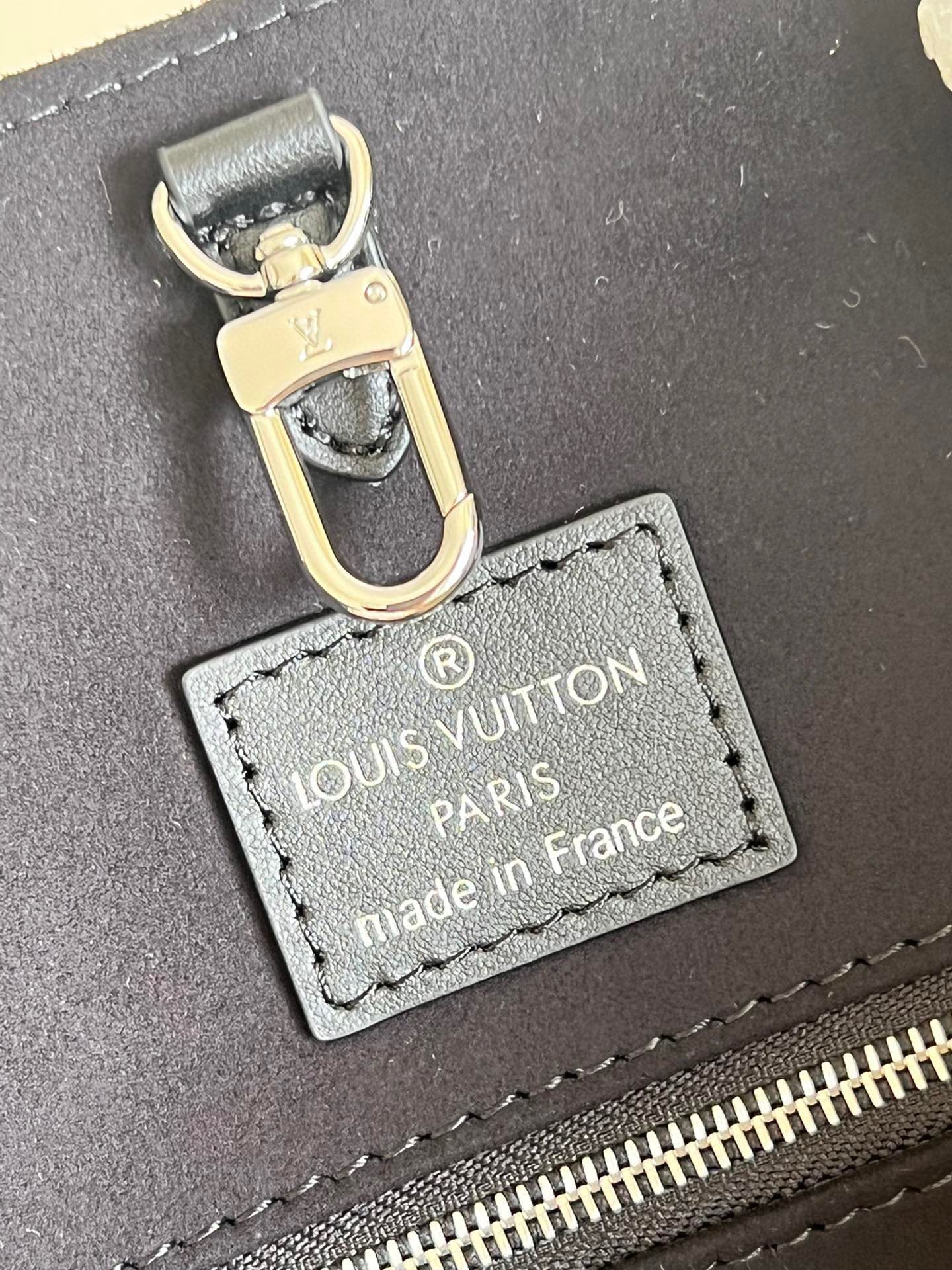 Louis Vuitton ONTHEGO MM M45595 White