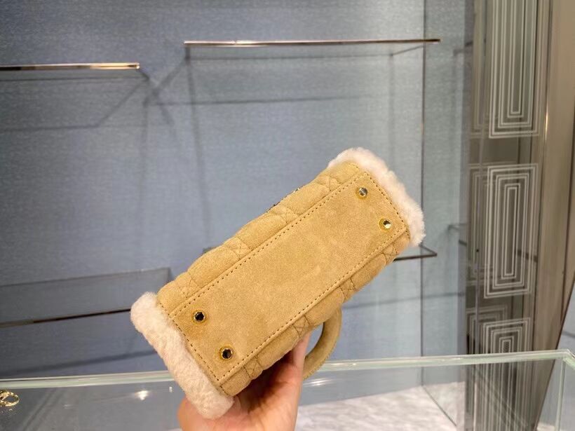 MEDIUM DIOR TOTE Camel-Colored Shearling M8820