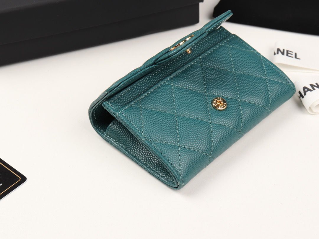 Chanel card holder Calfskin & Gold-Tone Metal A80799 Green