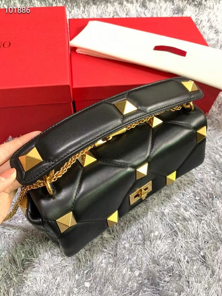 Valentino medium Garavani Roman Stud V2060 black