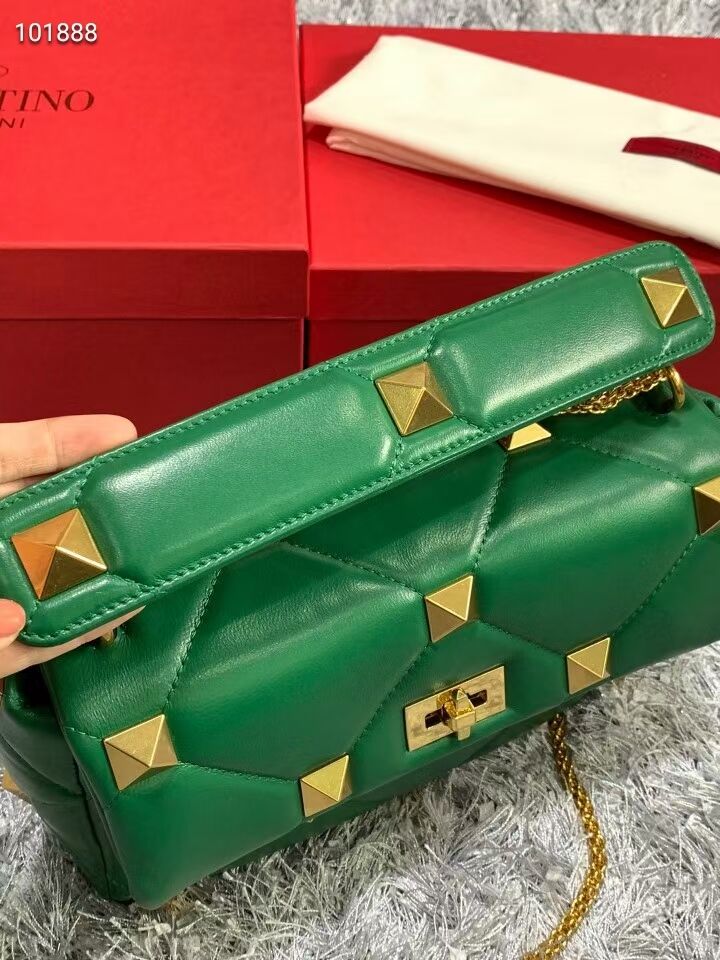 Valentino medium Garavani Roman Stud V2060 green