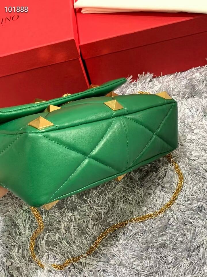 Valentino medium Garavani Roman Stud V2060 green