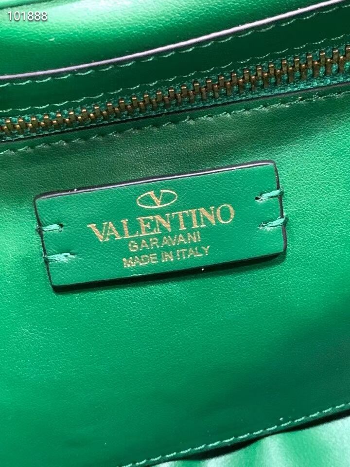 Valentino medium Garavani Roman Stud V2060 green