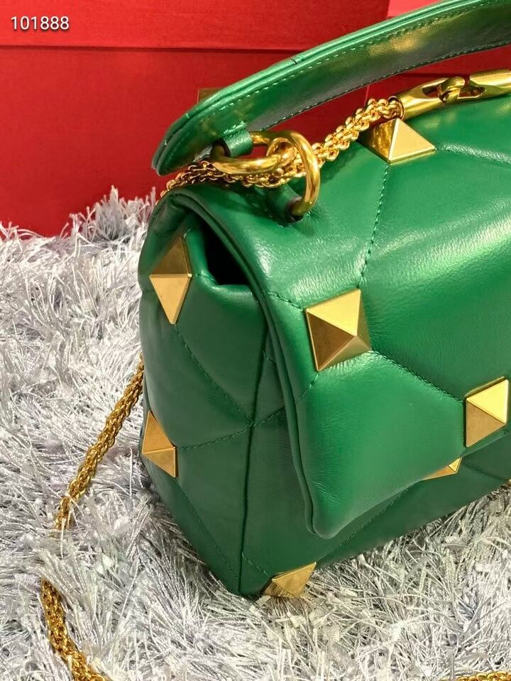 Valentino medium Garavani Roman Stud V2060 green