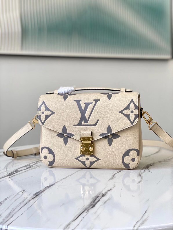 Louis Vuitton POCHETTE METIS - EXCLUSIVELY ONLINE M45596